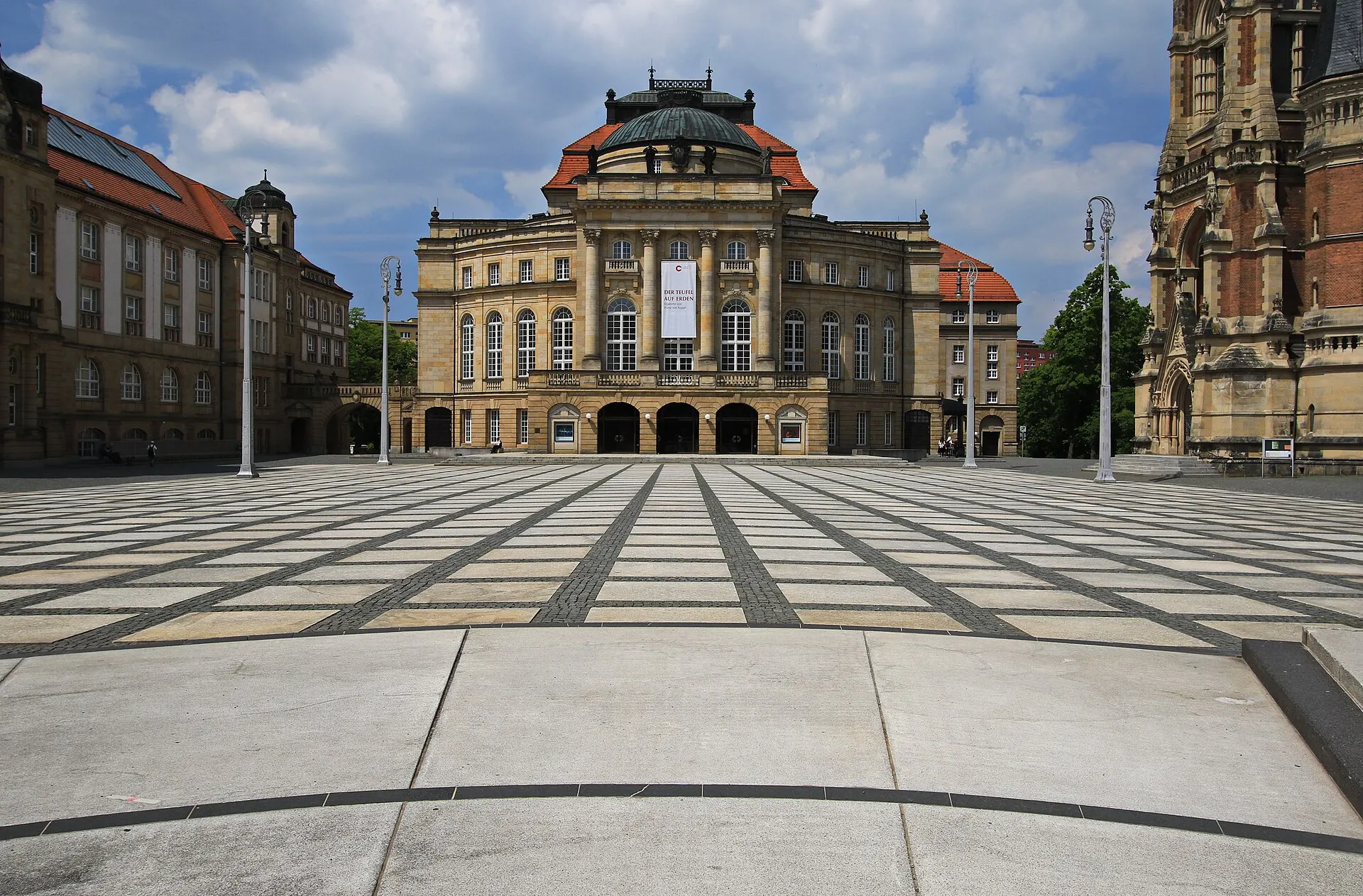 Das Opernhaus am Theaterplatz, kulturelles Herz von Chemnitz