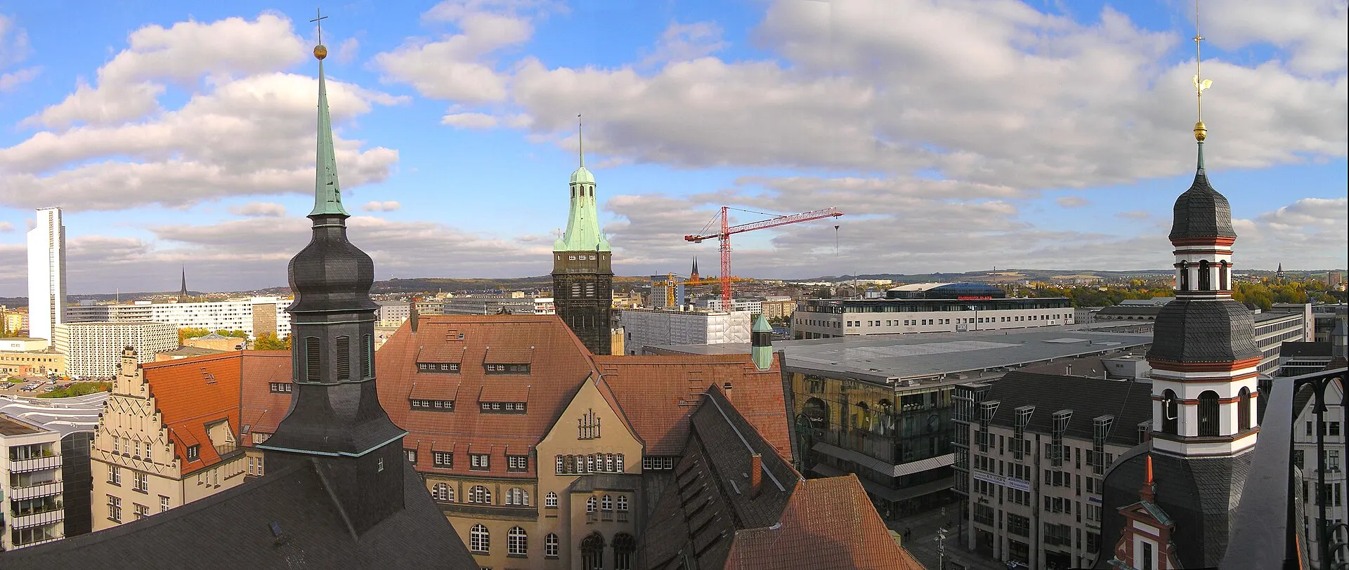 Panoramablick über Chemnitz mit dem Rathausturm
