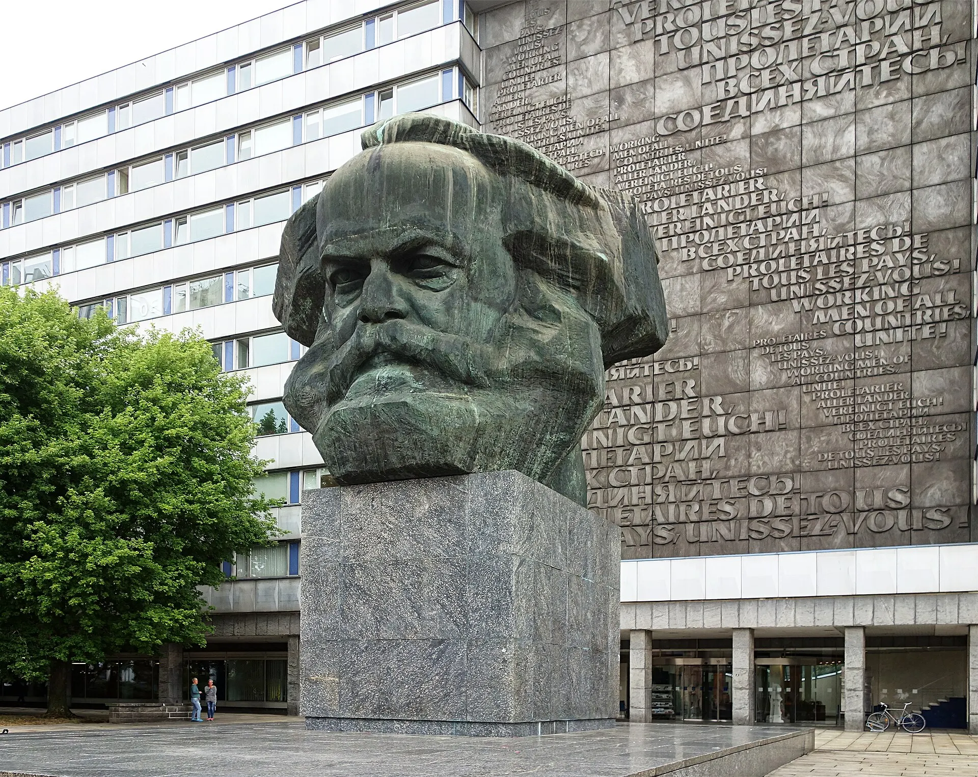 Das monumentale Karl-Marx-Denkmal, der 'Nischel', in der Chemnitzer Innenstadt