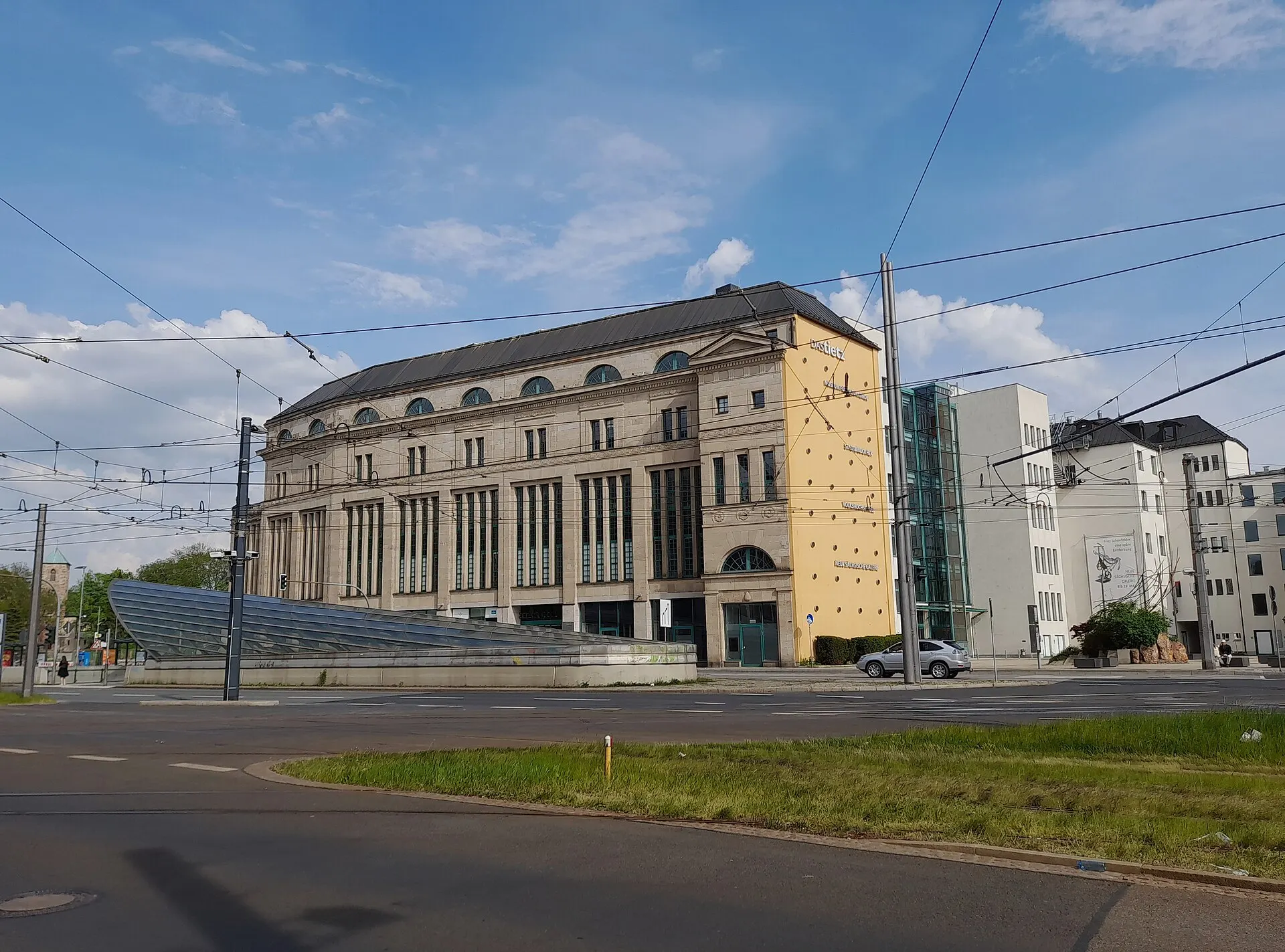 Das Kulturkaufhaus DAStietz mit dem Naturkundemuseum in Chemnitz