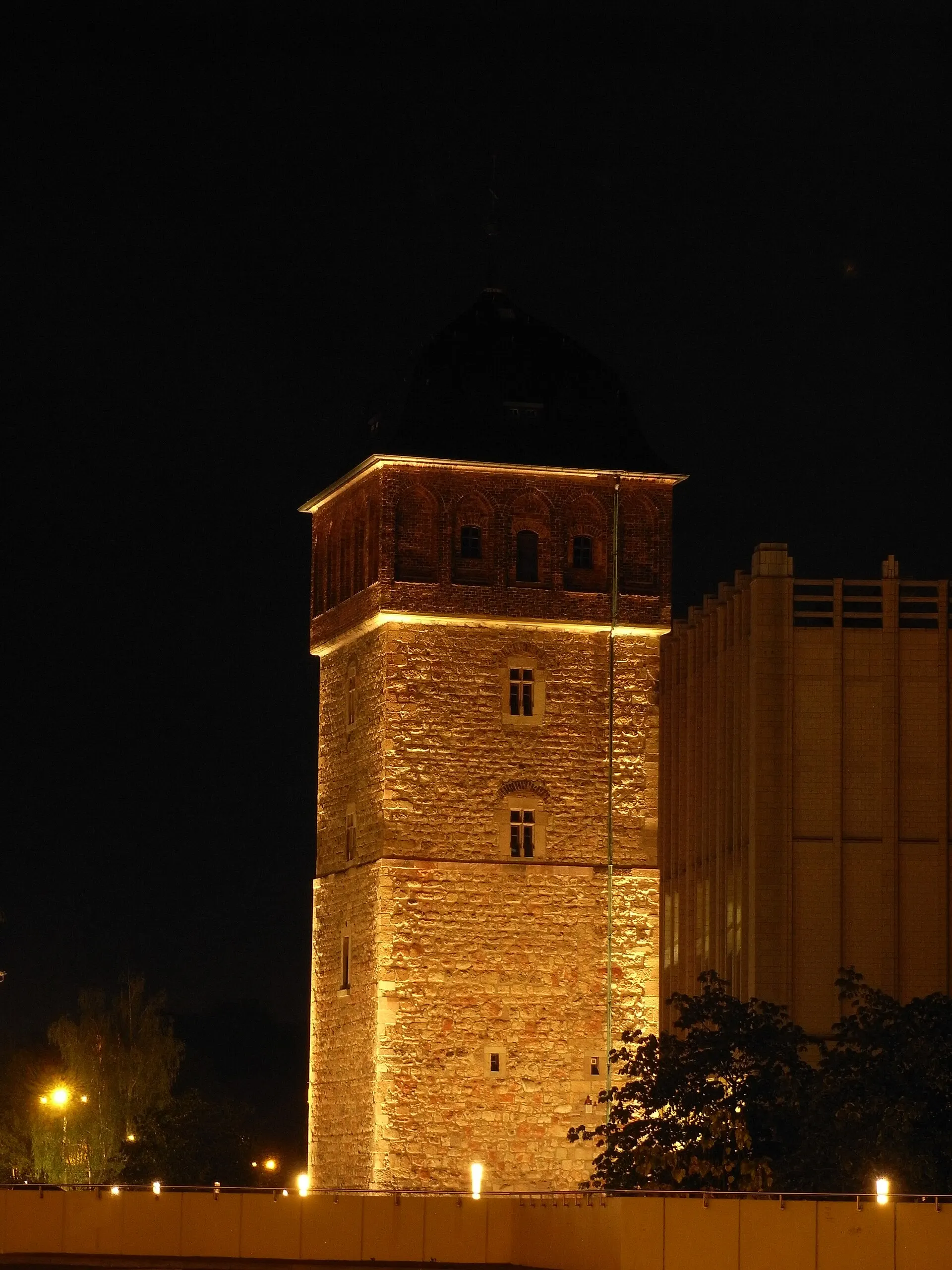 Der mittelalterliche Rote Turm, ältestes Bauwerk und Wahrzeichen von Chemnitz