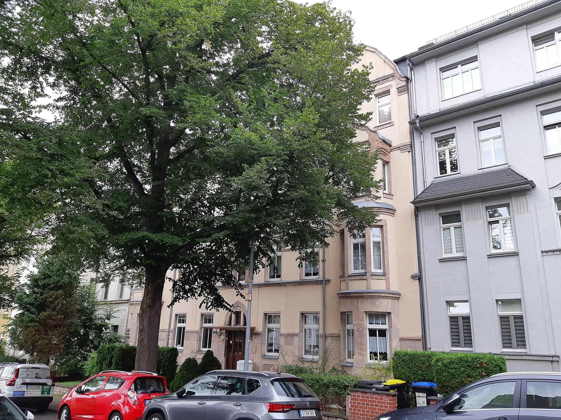Lebendige Straße im aufstrebenden Stadtteil Sonnenberg