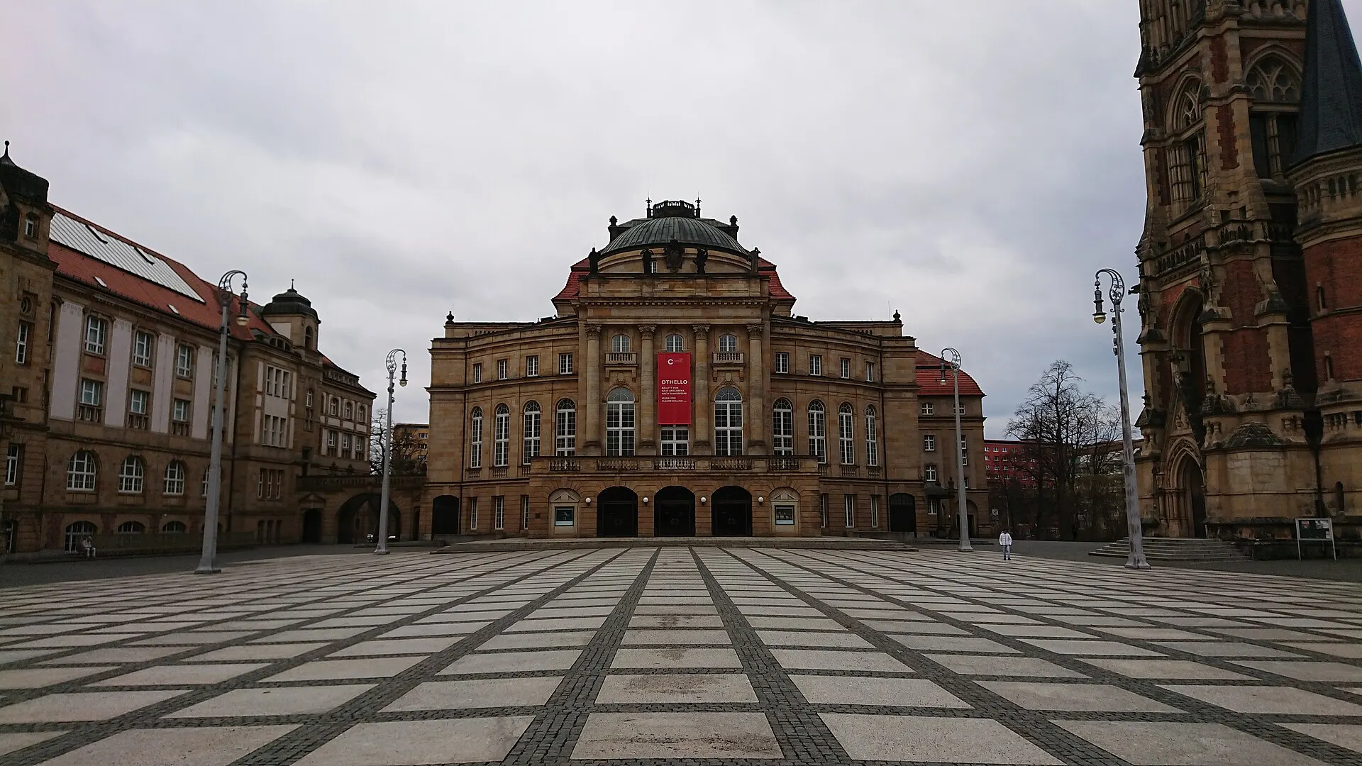 Der Theaterplatz in Chemnitz mit Opernhaus und König-Albert-Museum
